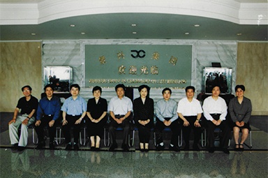 2001年6月1日，，，，时任副省长叶荣宝等向导来公司检查指导“三个代表”学教活动
