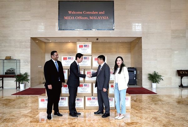 守望相助  共抗疫情_报纸新闻_澳门大阳城