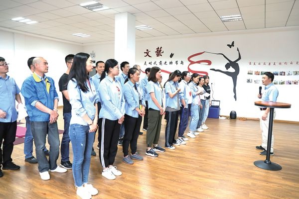 享受运动兴趣  展现党员风范_报纸新闻_澳门大阳城