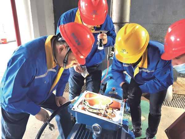 过年不打烊  以“不待扬鞭自奋蹄的精神”_报纸新闻_澳门大阳城