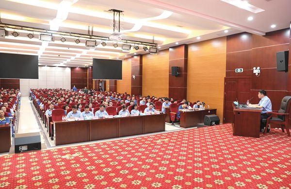 澳门大阳城纸业召开半年度总结大会暨正风肃纪教育_报纸新闻_澳门大阳城