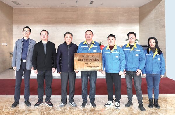 方瑞明手艺巨匠事情室升级为嘉兴市级事情室_报纸新闻_澳门大阳城