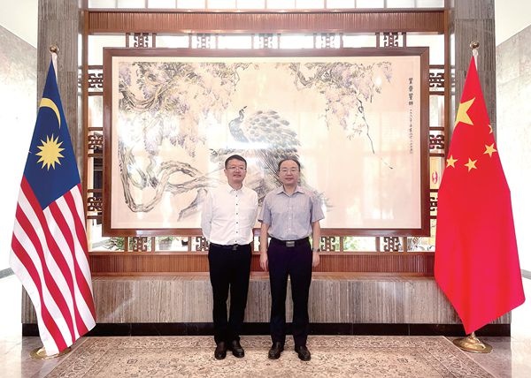 澳门大阳城纸业总司理王志明造访中国驻马来西亚大使欧阳玉靖_报纸新闻_澳门大阳城