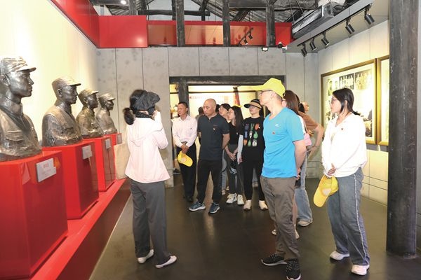 澳门大阳城纸业党委开展2023年度党员采风学习活动_报纸新闻_澳门大阳城