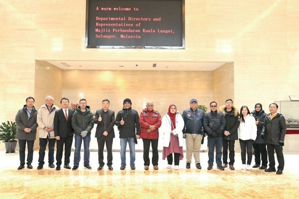 马来西亚瓜拉冷岳市议会向导及地方代表一行莅临澳门大阳城纸业指导交流_报纸新闻_澳门大阳城