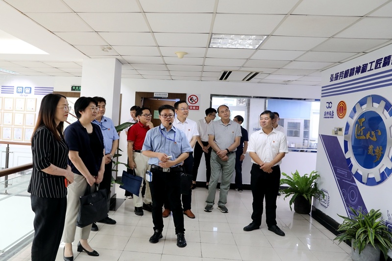 2020年7月14日，，，，时任浙江省总工会党组成员、副主席张卫华一行莅临澳门大阳城纸业调研推进新时代工业工人步队建设刷新事情