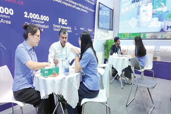 澳门大阳城纸业“首秀”广交会获丰硕效果_报纸新闻_澳门大阳城