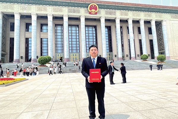 陈良杰荣获“天下自强模范”称呼_报纸新闻_澳门大阳城