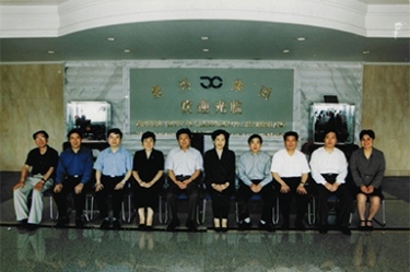 2001年6月1日，，，时任副省长叶荣宝等向导来公司检查指导“三个代表”学教活动