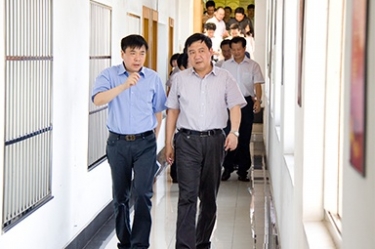 2012年7月5日，，，，时任嘉兴市委书记李卫宁一行调研公司党建事情