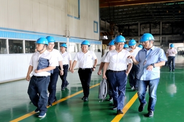 2020年9月8日,时任商务部亚洲司副司长杨伟群、马来西亚驻华使馆公使施志光莅临澳门大阳城纸业对马来西亚项目举行调研